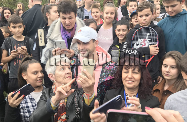 Стотици посрещнаха Григор Димитров в Хасково