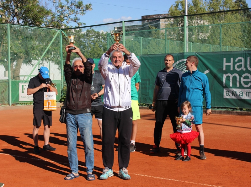 Двойка на 135 години спечели любителски турнир в Хасково 