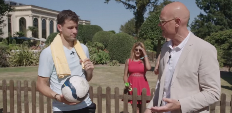 Като няма тенис - Григор поигра с футболна топка (видео)
