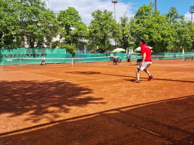 Фаворитите се класираха за четвъртфиналите на Амбинор Къп