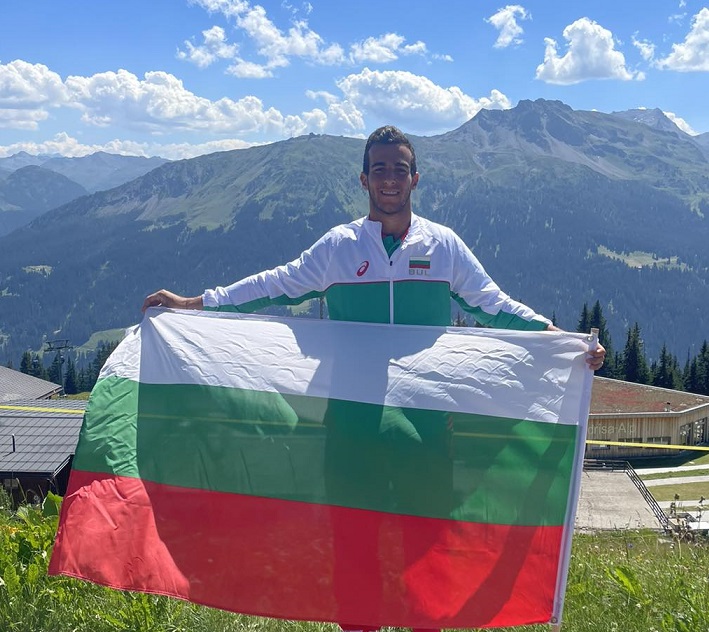Янаки Милев започна с победа на турнир за мъже в Румъния