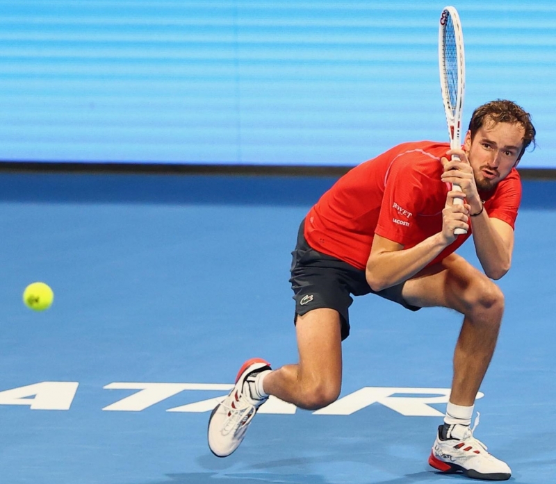 Медведев срещу Оже-Алиасим на полуфиналите в Доха