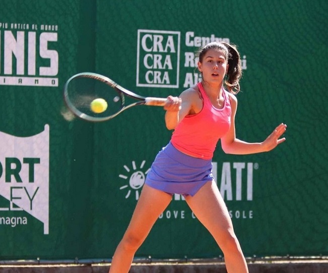 Елизара Янева победи седмата в света при девойките и се класира за финал