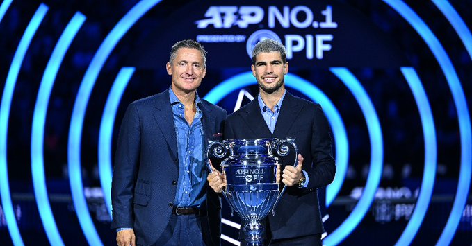 Алкарас получи трофея за №1 в света за 2025 г. 