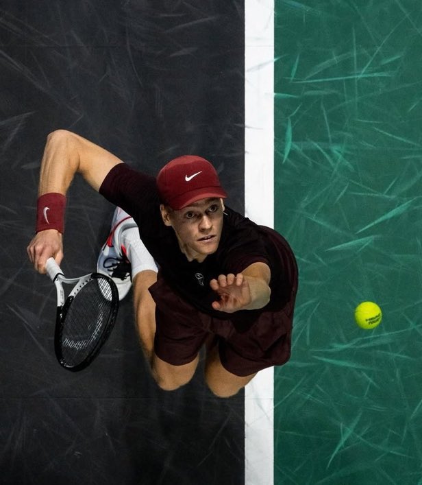 Синер започна опита си да се върне под №1 с чиста победа в Париж