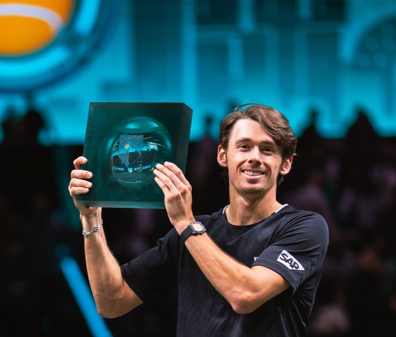 Безапелационен триумф за Алекс де Минор