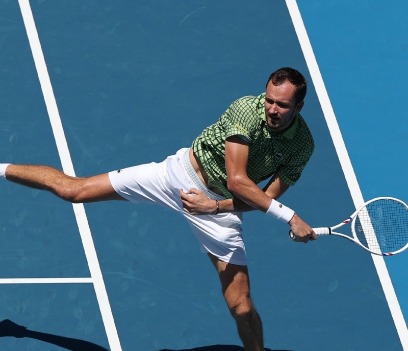 Силно начало за Медведев в Мелбърн, Де Минор също продължава