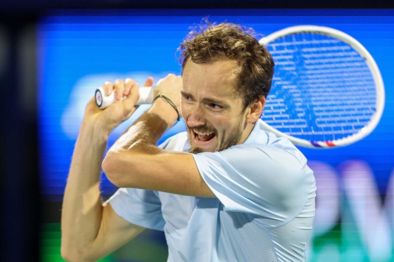 Дубай се усмихна на Медведев – финалът приключи без игра