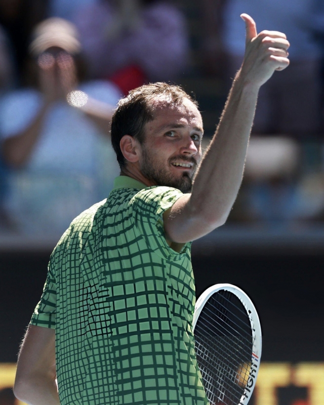 Медведев с впечатляващ обрат