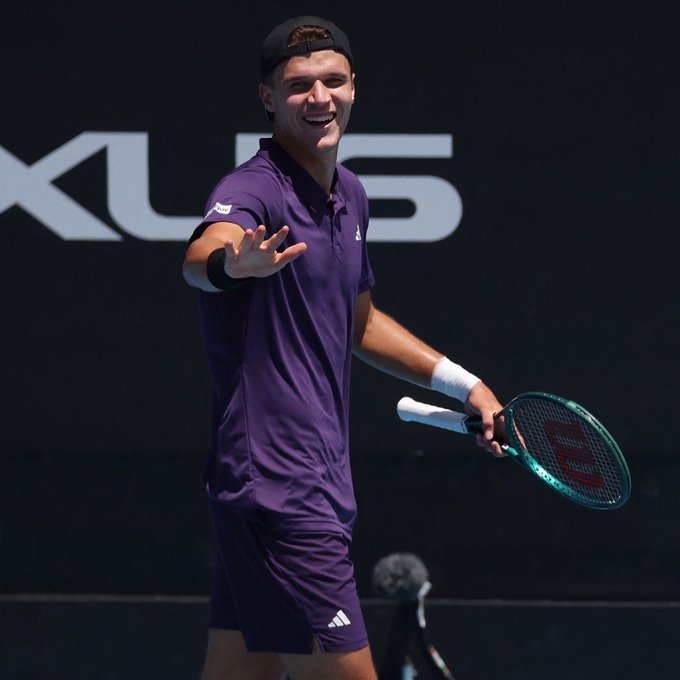 Меншик срещу Баес в спор за трофея в Оукланд