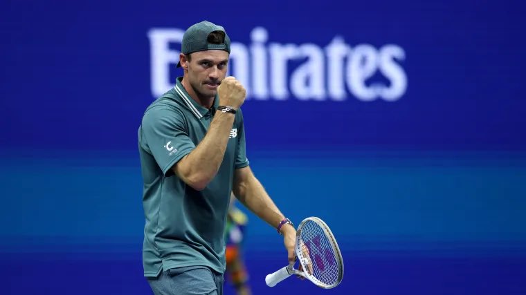 Пол и Фриц с победи в Далас