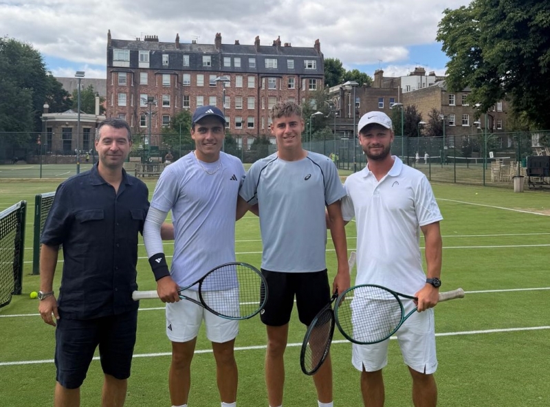 Димитър Кисимов и Иван Иванов тренираха в Holland Park Lawn Tennis