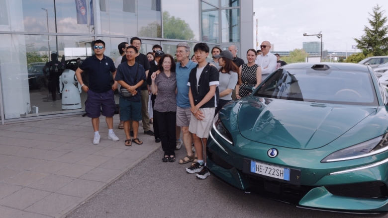 Международната делегация на проекта Marco Polo Drive посети шоурума на BYD в София