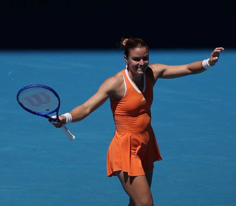 Убедителен старт за Паолини, Костюк отпадна след дълга драма