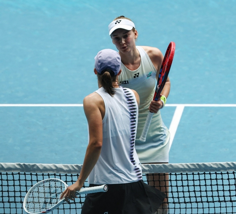 Рибакина надви Швьонтек и достигна до полуфиналите без загубен сет