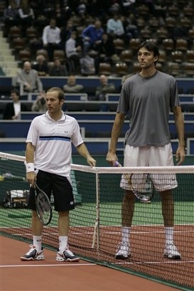 43 см между най-ниския и най-високия тенисист