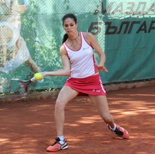 Шиникова отпадна на полуфинал в Инсбрук, ще играе финал на двойки