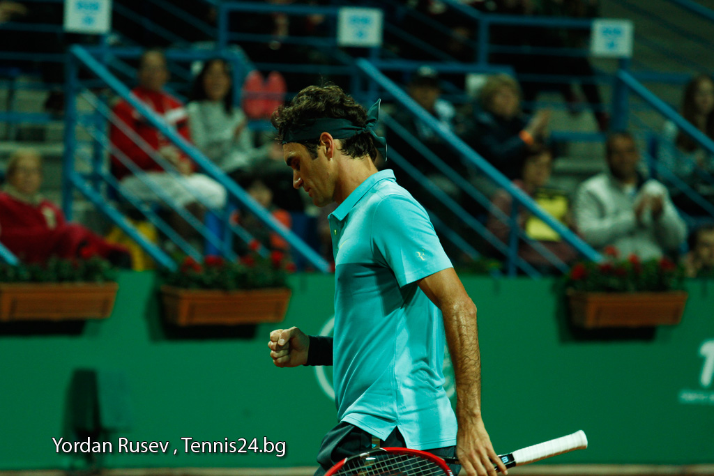 Федерер отново загуби сет, но е на финал (+ СНИМКИ)