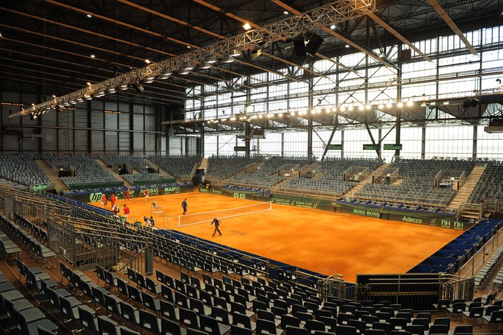 Снимки: Как един хангар стана тенис зала за Купа "Дейвис"