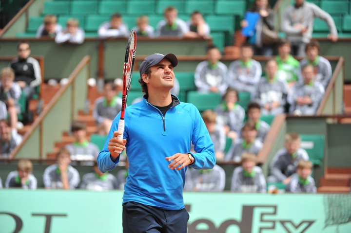 Федерер тренира в отлично настроение на "Ролан Гарос"