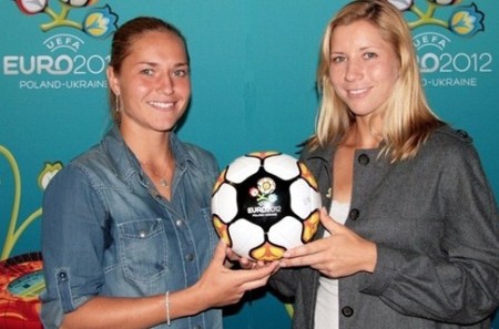 Сестри Бондаренко са сред лицата на Евро 2012 по футбол