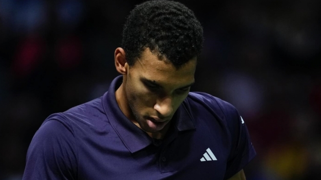 Феликс Оже-Алиасим е първият полуфиналист в Париж