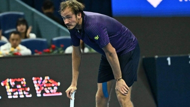 Медведев няма да играе в Мец