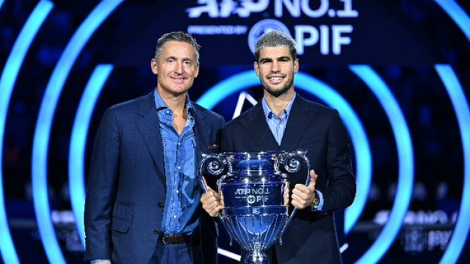 Алкарас получи трофея за №1 в света за 2025 г. 