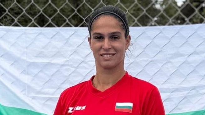 Шиникова се класира за полуфиналите на двойки в Анталия