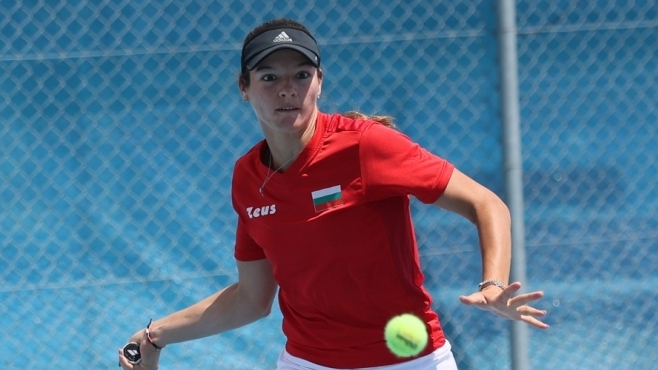 Лиа Каратанчева влезе в топ 300