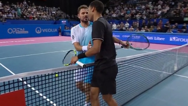 Оже-Алиасим победи Вавринка и продължава защитата на титлата си в Монпелие