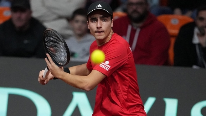 Иван Иванов с победа и загуба на турнир в Португалия