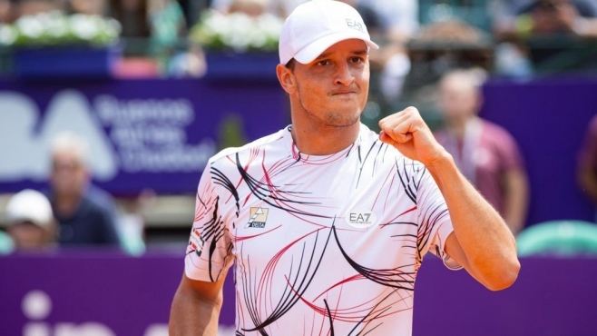 Дардери увеличи серията си победи на клей на 15 и се класира на четвъртфинал в Буенос Айрес