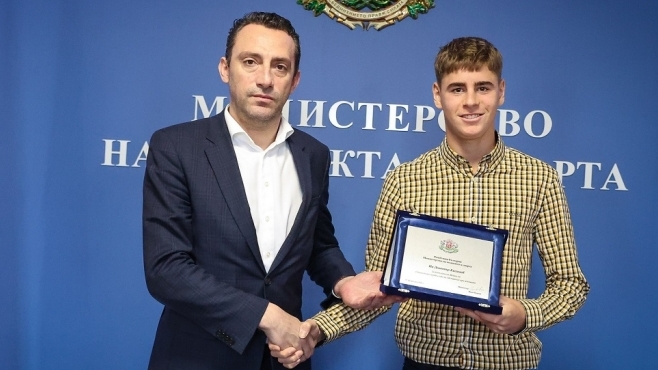 Министърът на младежта и спорта награди Димитър Кисимов за титлата му на Australian Open