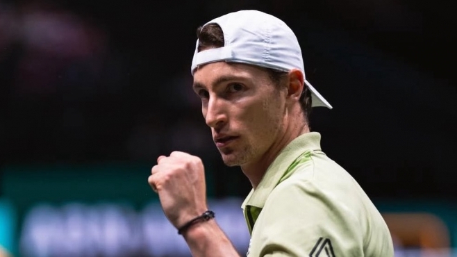 Умбер отстрани Циципас, Медведев ще играе с Вавринка