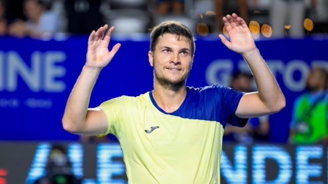 Кецманович е на полуфинал в Акапулко след служебна последна точка