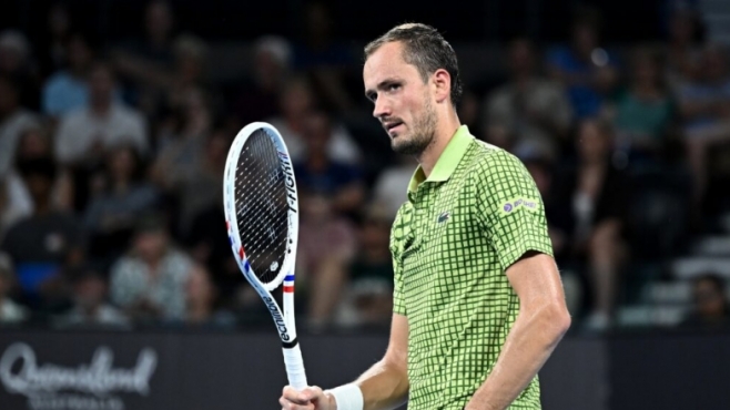 Медведев пречупи Оже-Алиасим и гледа към нов триумф в Дубай