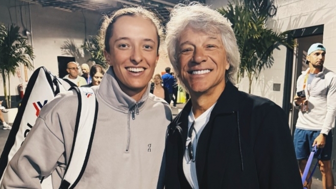 Джон Бон Джови повдигна настроението на тенисистите в дъждовната сряда