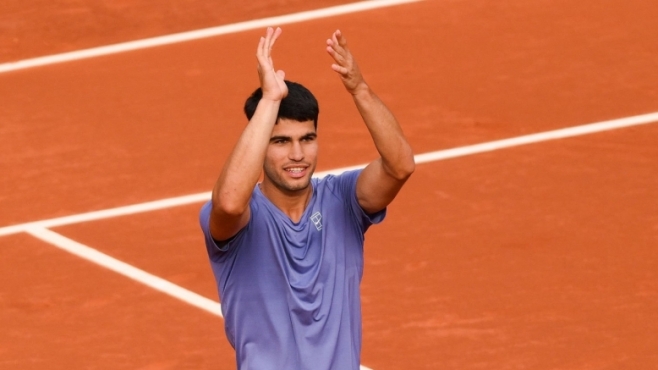 Карлос Алкарас започна защитата на титлата с чист успех