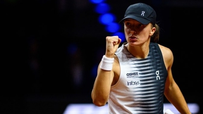 Швьонтек започна сезона на клей с първа победа с новия си треньор. Сьонмез разгроми Паолони