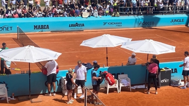 Сабаленка черпи с шоколад и чурос в Мадрид