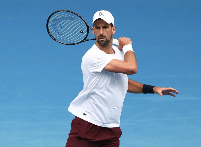 Джокович с болки във врата