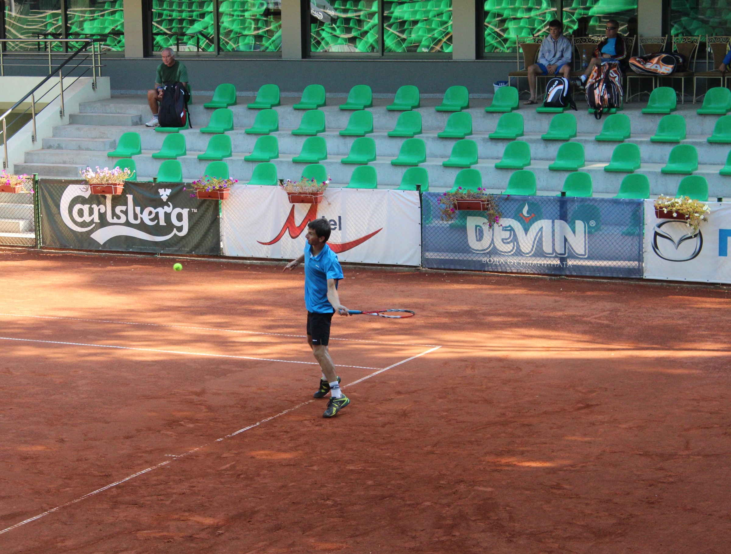 Александър Лазов на четвъртфинал след трисетова победа