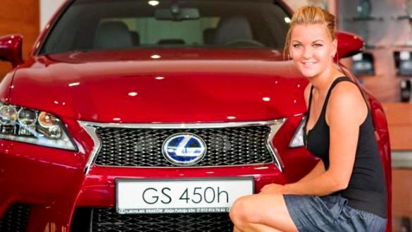 Радванска е новото лице на Lexus Europe