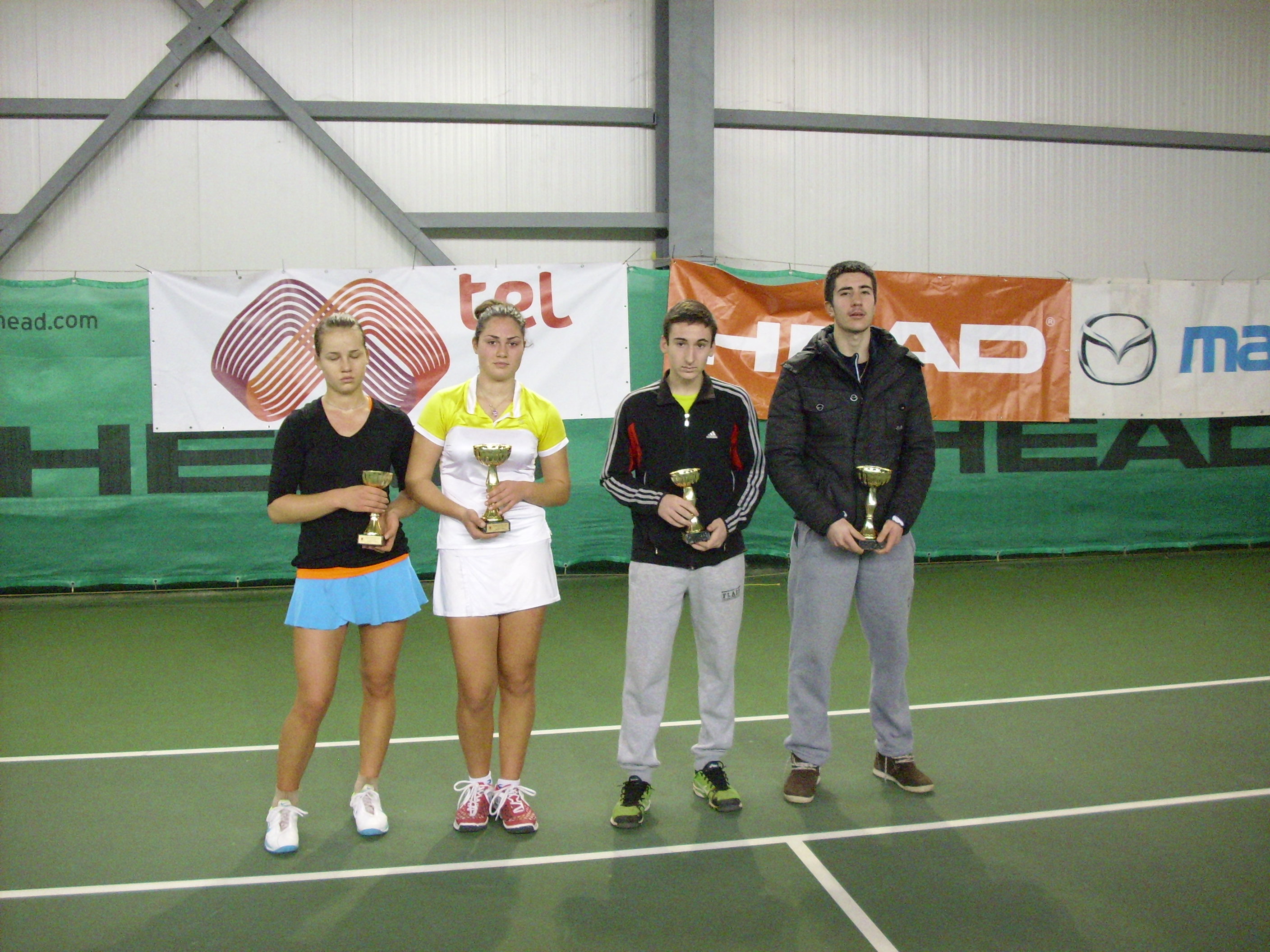Вивиан Златанова и Петър Атанасов станаха шампиони до 18 години