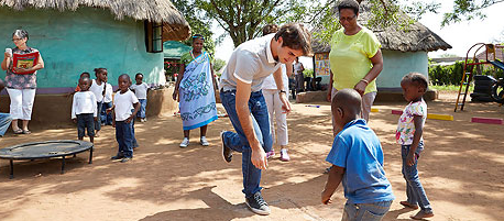 Роджър Федерер зарадва деца в Южна Африка