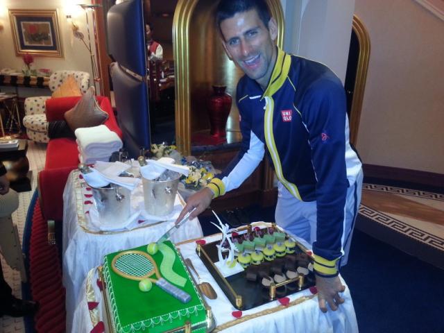 СНИМКИ: Приятна изненада за Ноле в „Бурж Ал Араб”