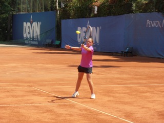 Николаева и Ванева на четвъртфинал в Анталия