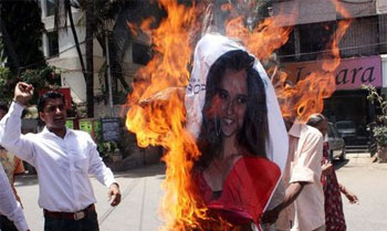 Невиждан индийско - пакистански скандал около Саня Мирза (снимки)