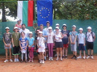 Училищен тенис турнир събра 62 деца в Кърджали
